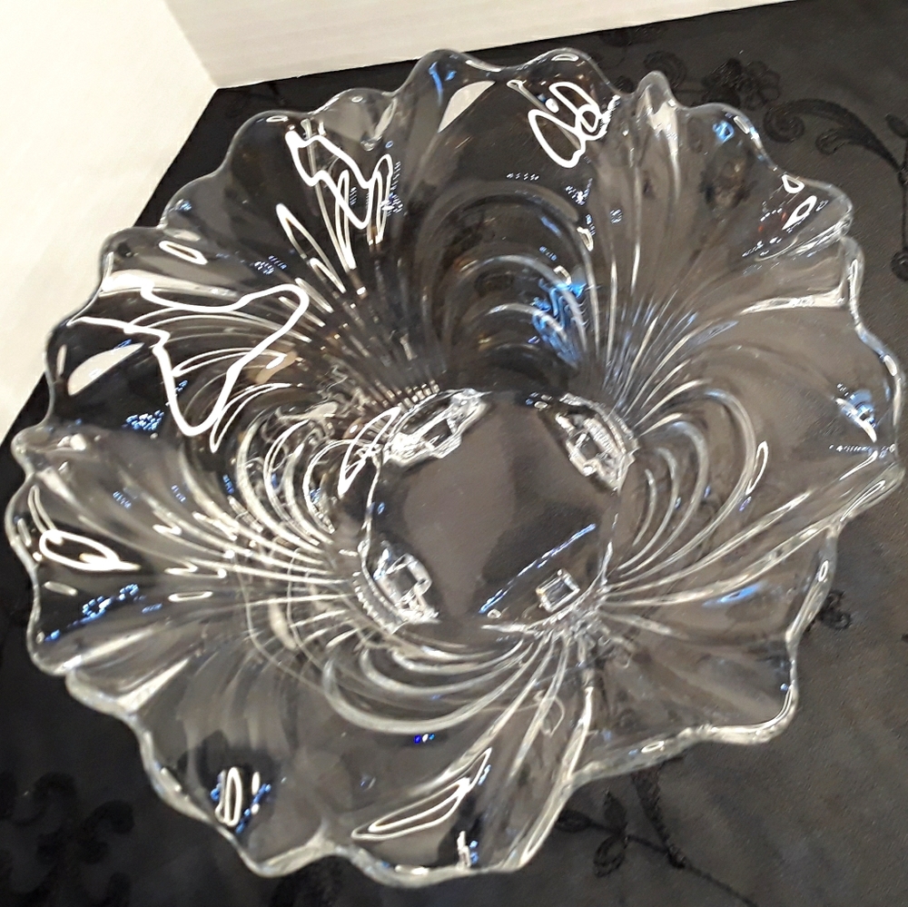 Vintage Cambridge Caprice footed swirly glass bowl